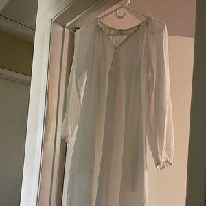 MIKOH Kaftan, brand new, no damage, super versatile, trendy and cute. Size S